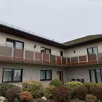 Ferienwohnungjahrsfeld Strassenhaus