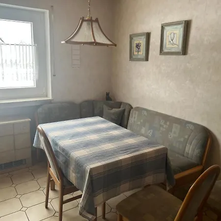 Ferienwohnungjahrsfeld Strassenhaus