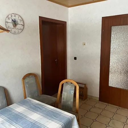 Apartamento Ferienwohnungjahrsfeld Strassenhaus