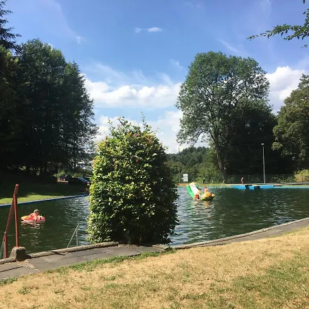 Ferienwohnungjahrsfeld * Strassenhaus