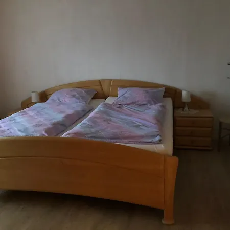 Ferienwohnungjahrsfeld Strassenhaus