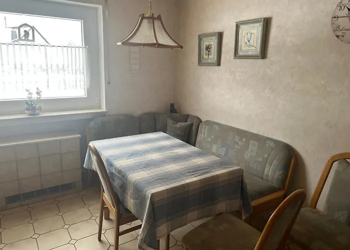 Ferienwohnungjahrsfeld Strassenhaus