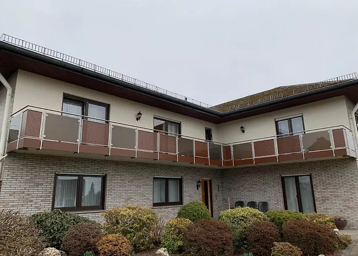 Ferienwohnungjahrsfeld Strassenhaus