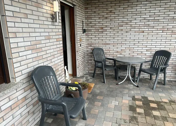 Ferienwohnungjahrsfeld Strassenhaus