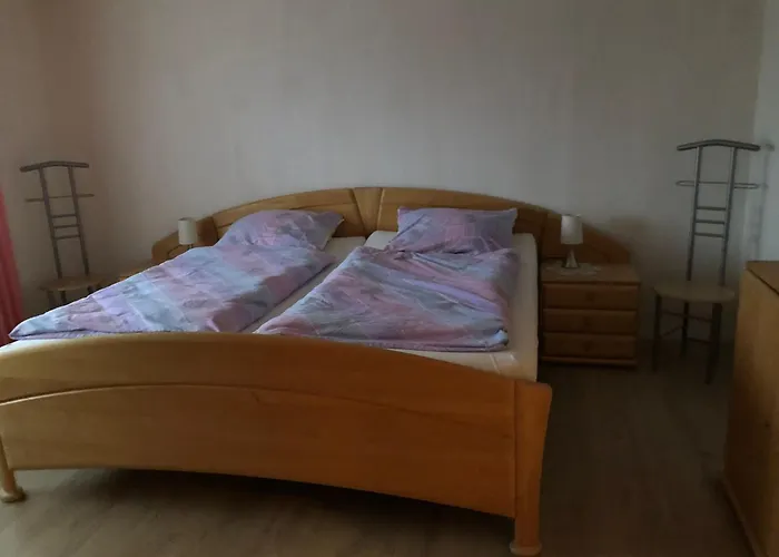 Ferienwohnungjahrsfeld Strassenhaus