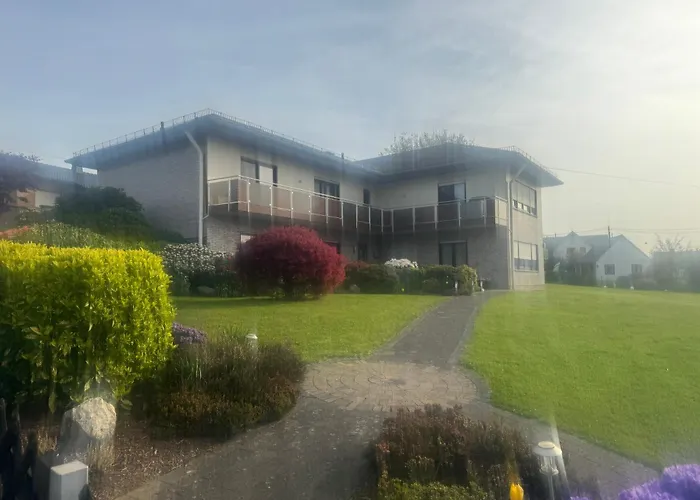 Ferienwohnungjahrsfeld דירה Strassenhaus