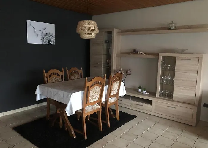 Ferienwohnungjahrsfeld דירה Strassenhaus